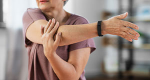 Regelmäßiges Dehnen verbessert die Beweglichkeit 