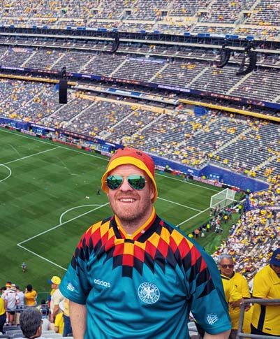 Ganz schön groß: Dennes Schrader im MetLife Stadium bei New York.