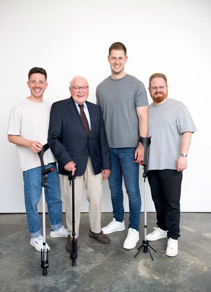 (v. l. n. r.) Phil Janßen, Opa Heinz, Thorben Engel und Philipp Battisti nach ihrem Auftritt bei „Die Höhle der Löwen“ …