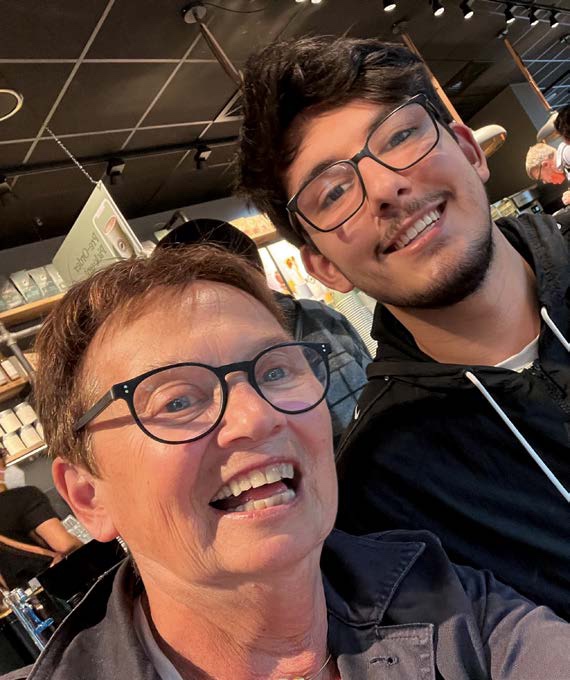 Durch dick und dünn: Elke Nádas und Talha heute und damals