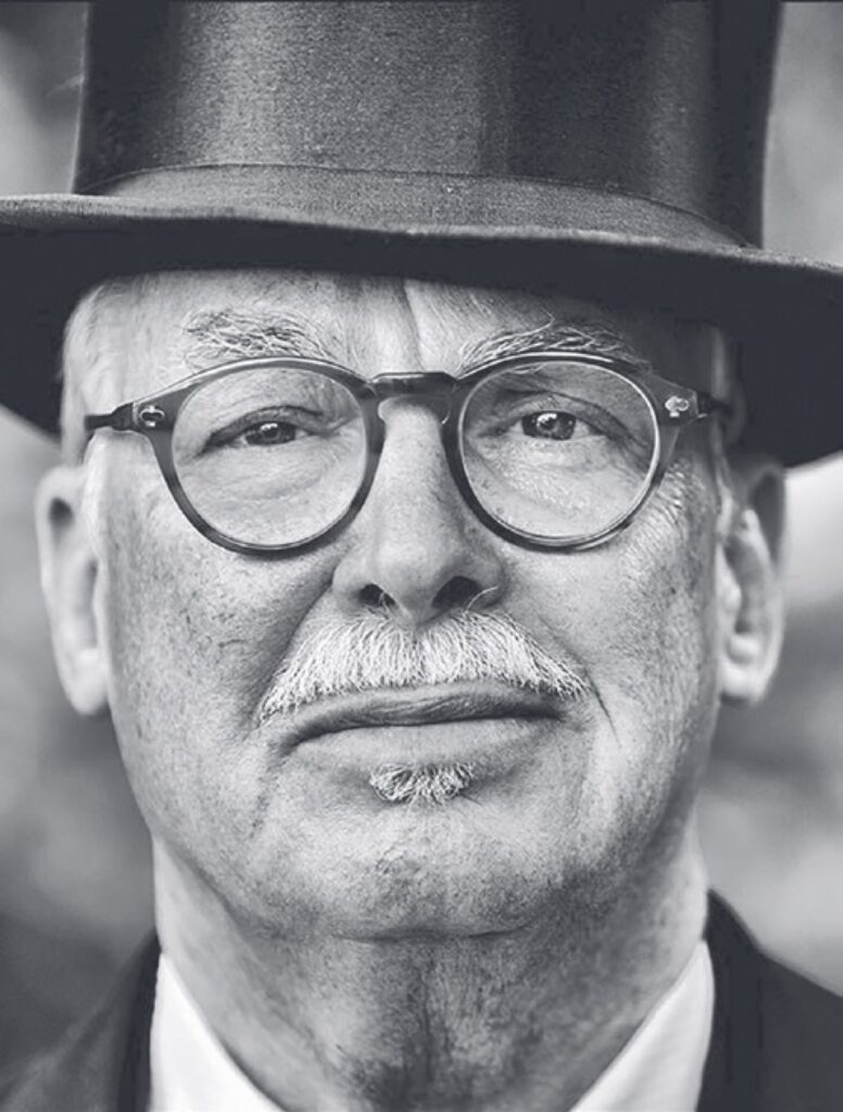 Seit 13 Jahren dabei, hier klassisch mit Zylinder: Gerd-Dieter Ottmann aus Langenhorn. Foto: Meyer Trägervermittlung