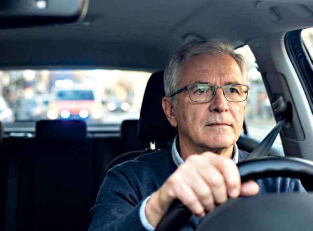 Hupen, Martinshorn und Co.: Autofahrer müssen Warnsignale frühzeitig hören, um souverän handeln zu können.