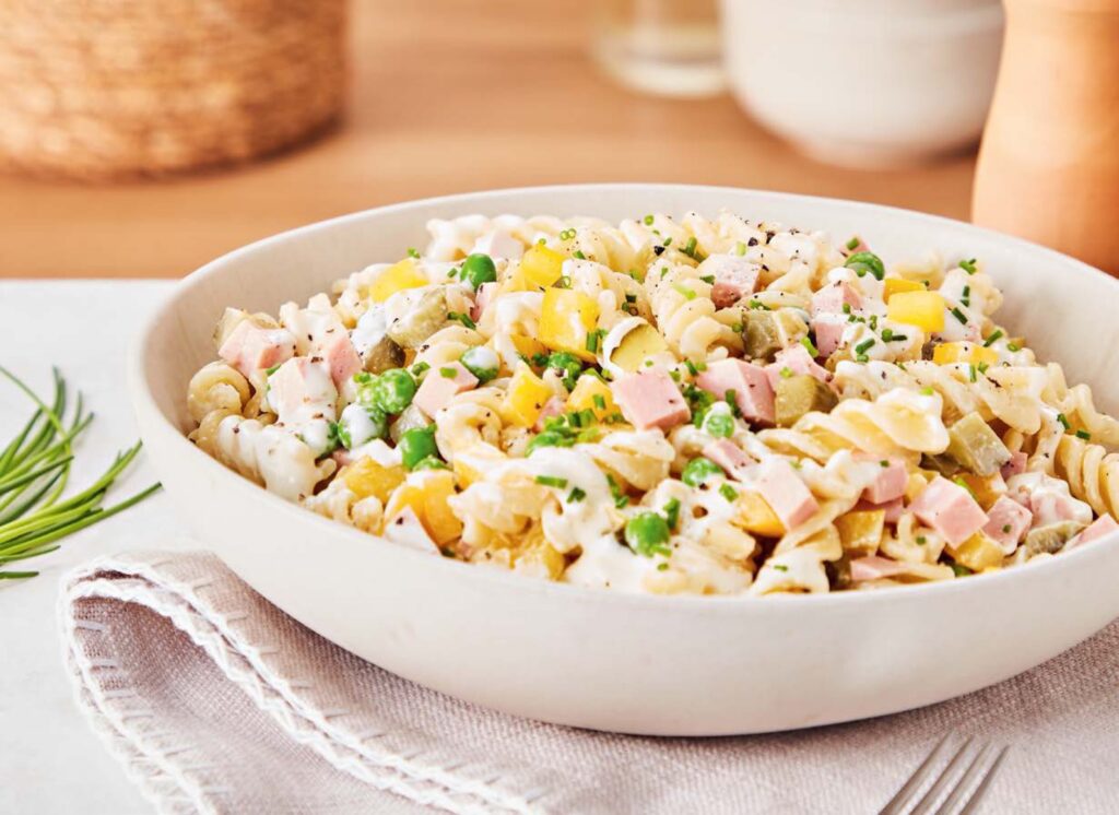 Kochen & Backen im August: Nudelsalat, Klassischer Eiersalat, Kartoffelsalat, Bratwurstsalat