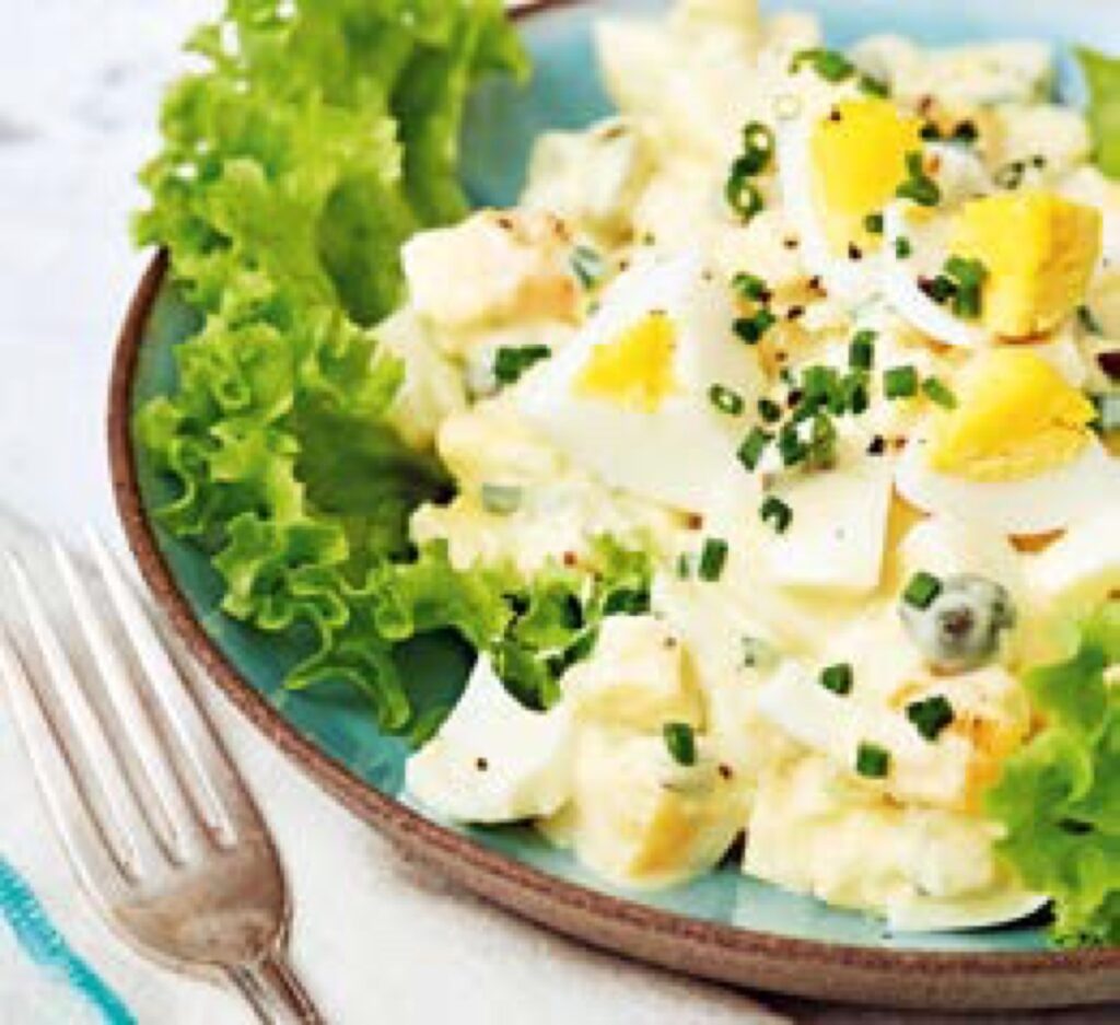 Kochen & Backen im August: Nudelsalat, Klassischer Eiersalat, Kartoffelsalat, Bratwurstsalat