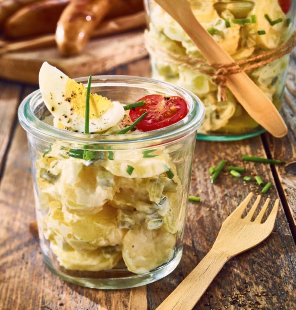 Kochen & Backen im August: Nudelsalat, Klassischer Eiersalat, Kartoffelsalat, Bratwurstsalat