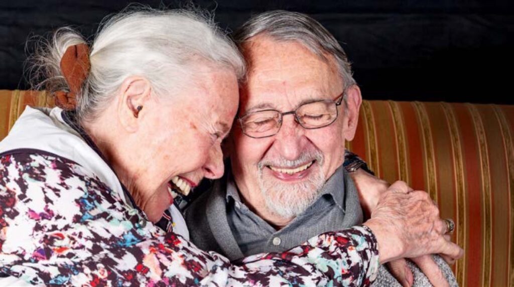 Unternehmen gern Spaziergänge in den Sachsenwald: Magda Kruse (l.) und Friedrich Dittmar