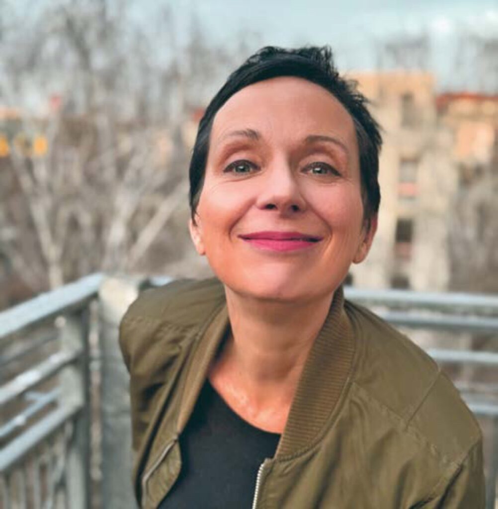 Susann Rehlein ist Autorin, Körperforscherin und Tantramasseurin. Sie lebt in Berlin und leitet Paarseminare für …