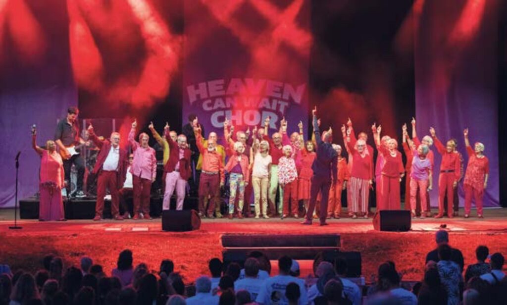Singt seit 2016 beim Hamburger Chor „Heaven can wait“ mit: Ulrich Staets (4. v. l.) aus Lokstedt. © Foto: G2 Baraniak