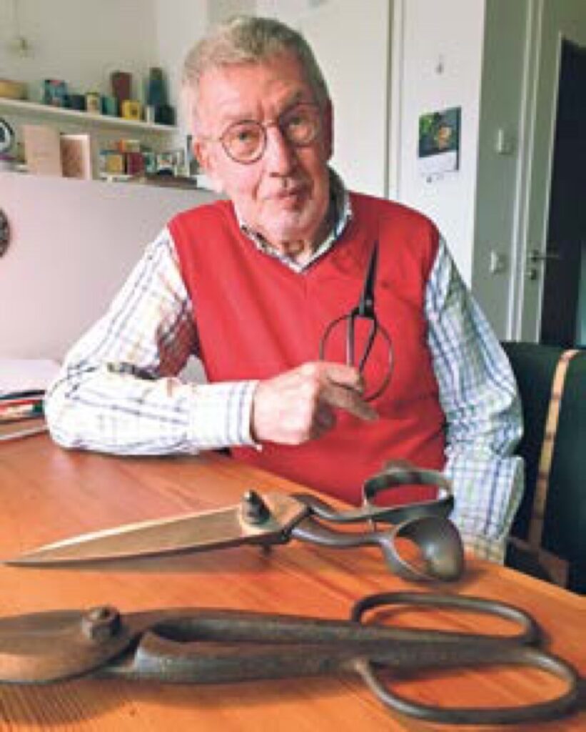 Scheren in allen möglichen Formen: Ulrich Staets sammelt sie und hat inzwischen über 2000 Stück. © Foto: cc