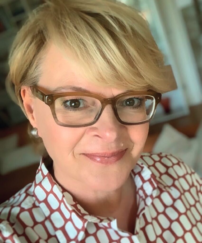 Glücklich in Hamburg: Heidi Anicic, Bestattungsunternehmerin, Trauerbegleiterin, Life Coach und Autorin. Foto: privat