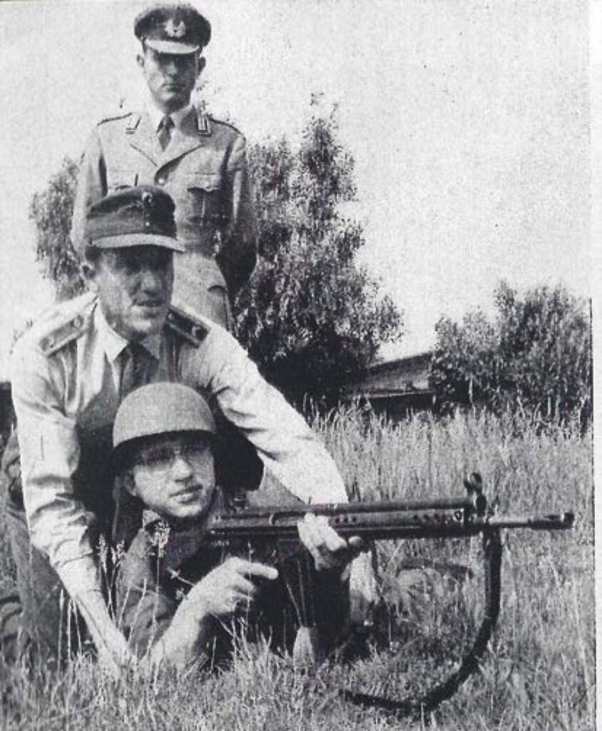 Soldat – ein Beruf mit hohem Risiko. Denn auch ohne Sonnenschein steht im Ernstfall vor oder hinter jedem Soldaten ein …