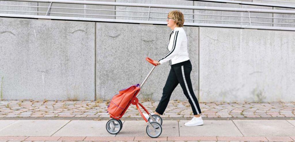 „Mein Anliegen war es, eine praktische und vor allem ästhetische Gehhilfe zu entwickeln.“ Elke Jensen, Produktdesignerin …