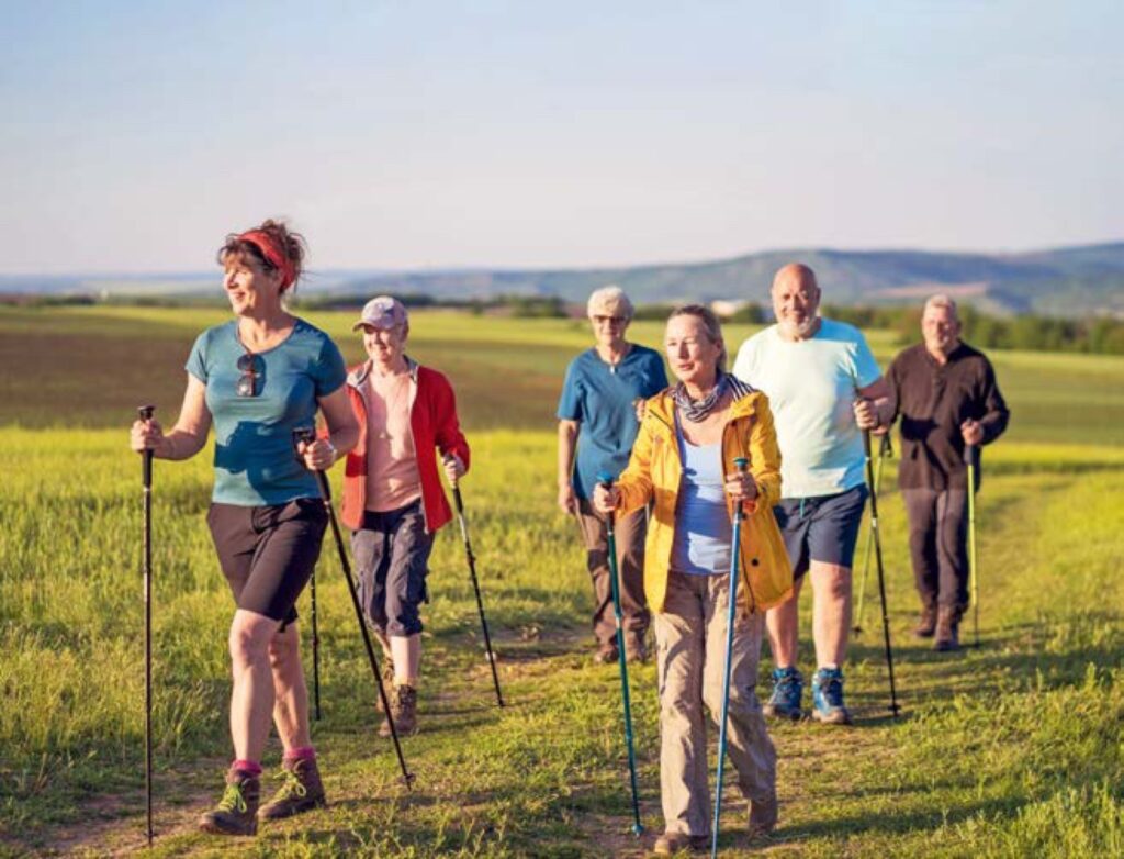 Nordic Walking, Aquafitness und mehr werden bei den Gesundheitsreisen und Präventionskursen vieler Krankenkassen angeboten.
